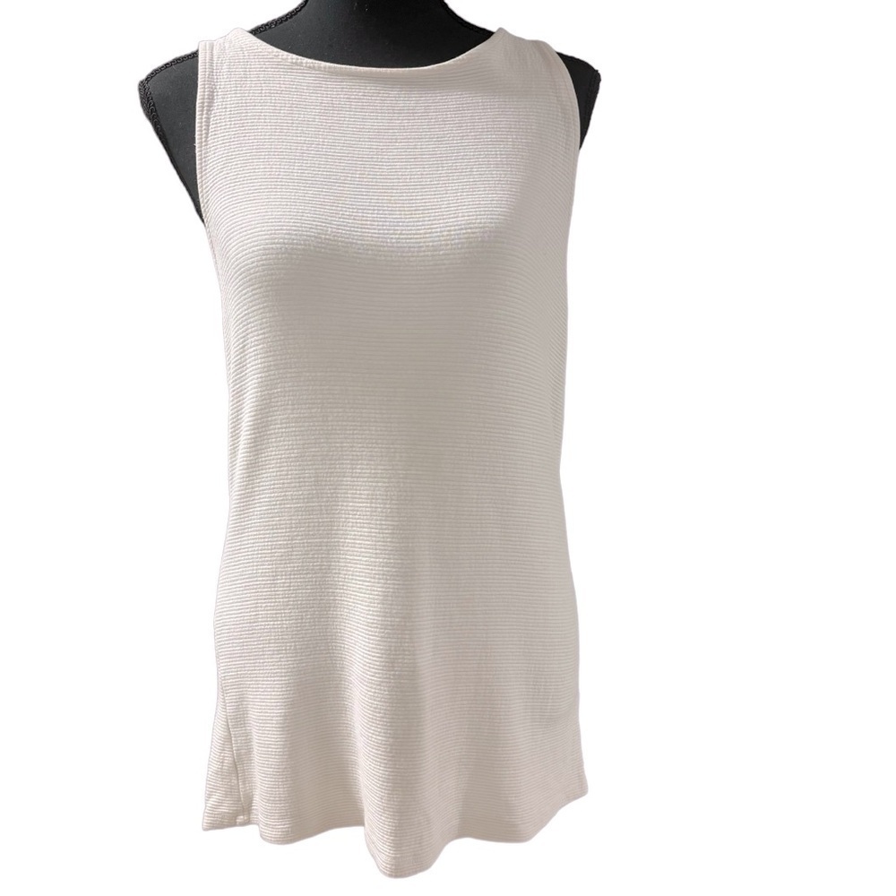 RED HAUTE SLEEVELESS RIBBED TOP SIZE MEDIUM